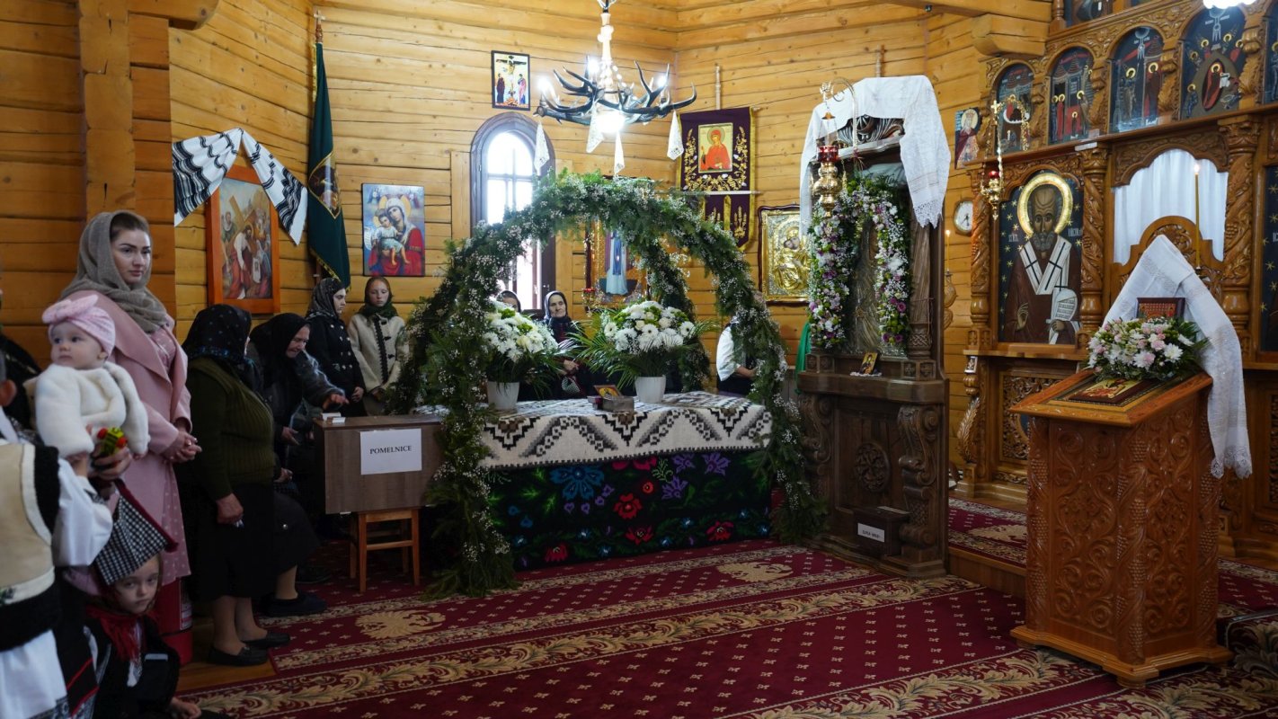 Moaștele Sfântului Vasile cel Mare, pentru trei zile în Parohia Straja II, Suceava   171752