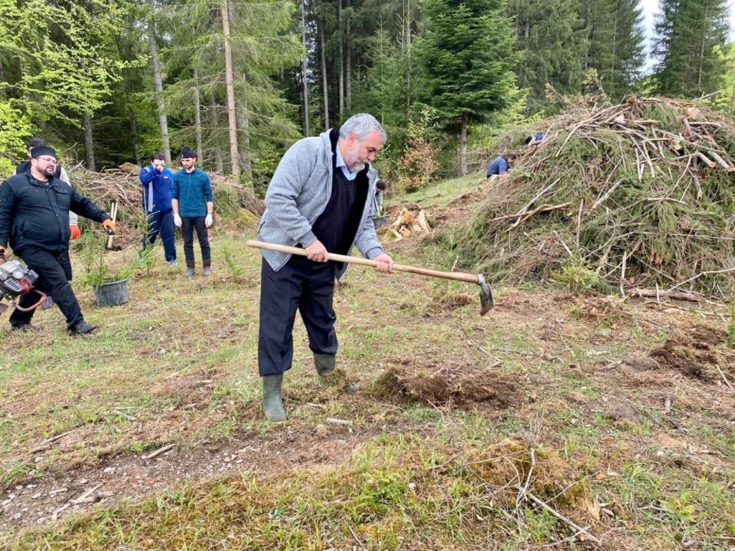 Preoți din Fălticeni implicați în regenerarea forestieră 171528