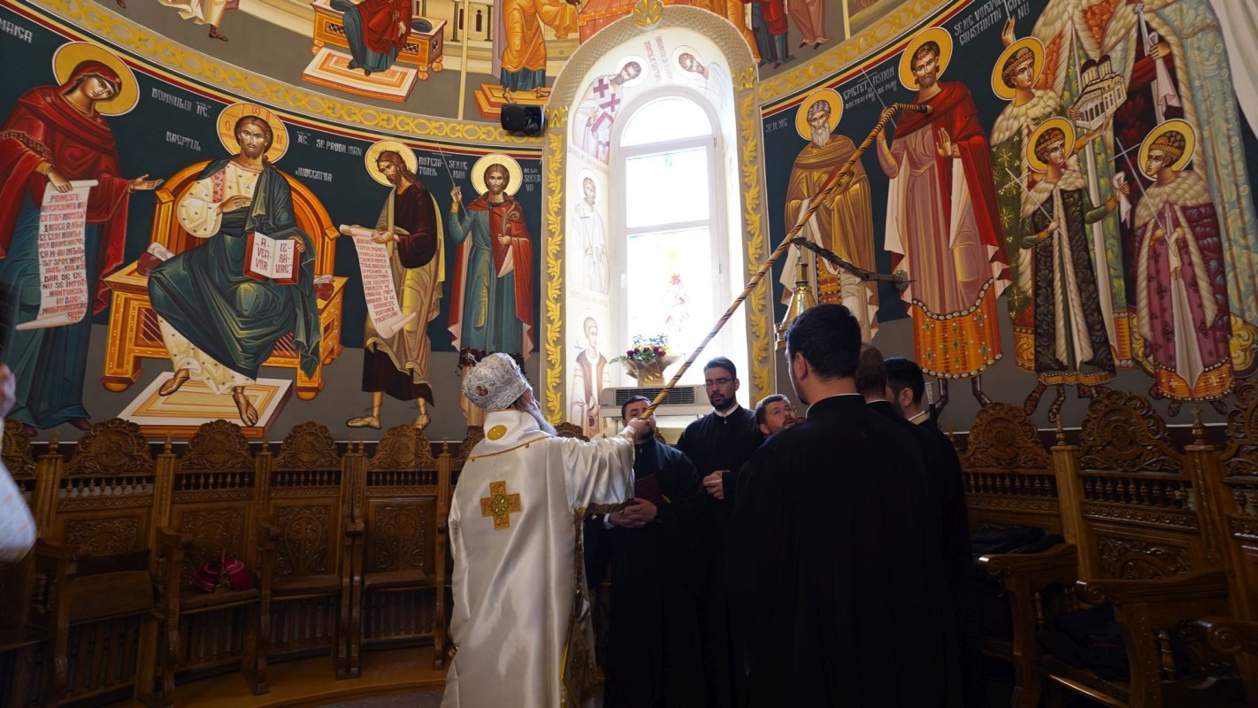 Biserica din Rădășeni a fost sfințită de șapte ierarhi 171869