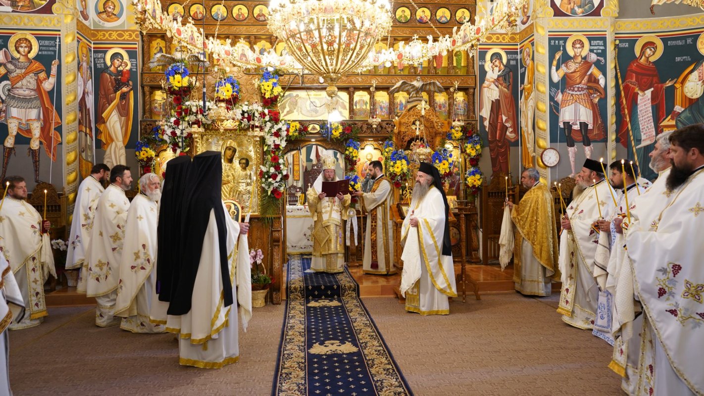 Biserica din Rădășeni a fost sfințită de șapte ierarhi 171871