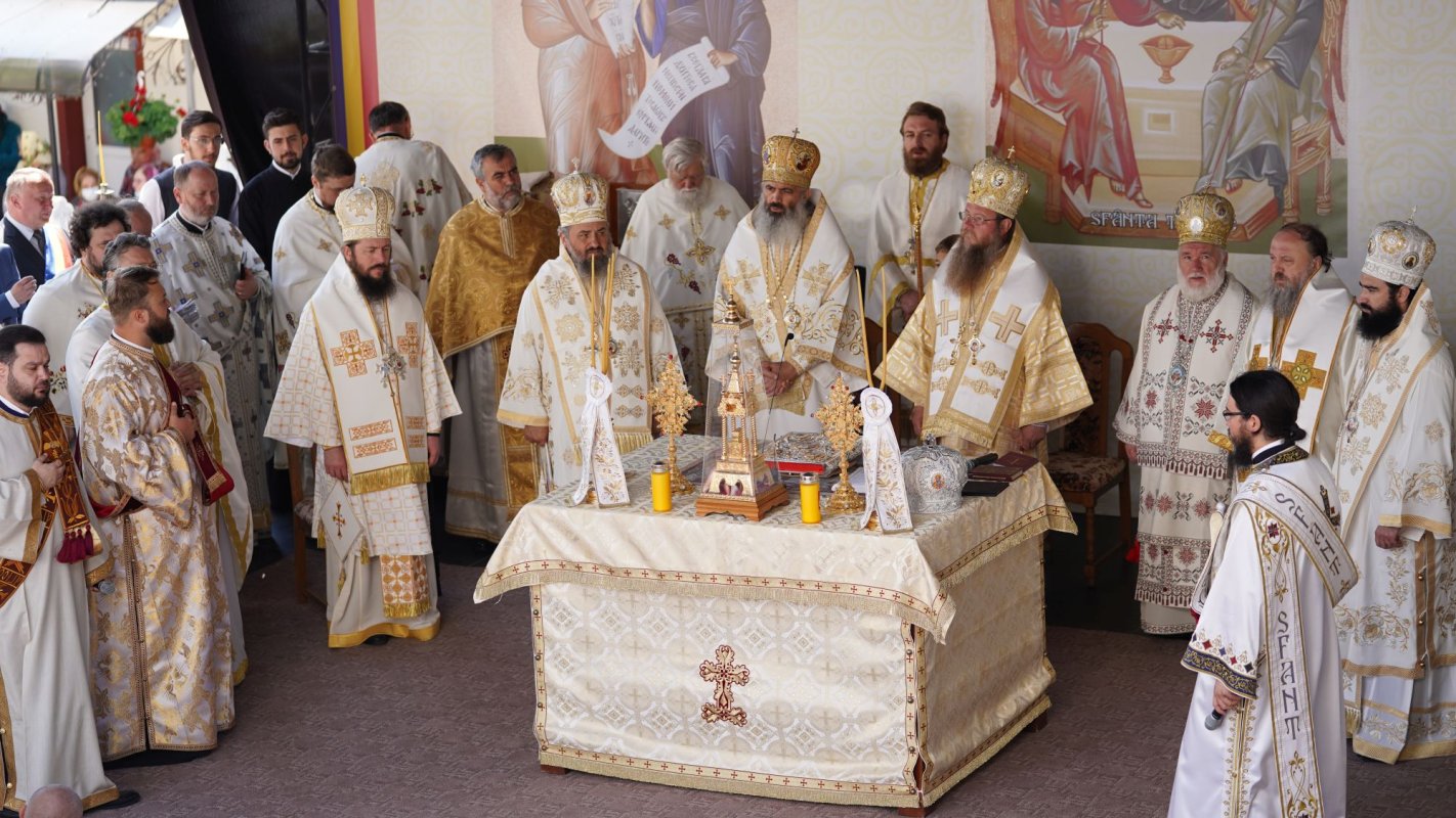 Biserica din Rădășeni a fost sfințită de șapte ierarhi 171873