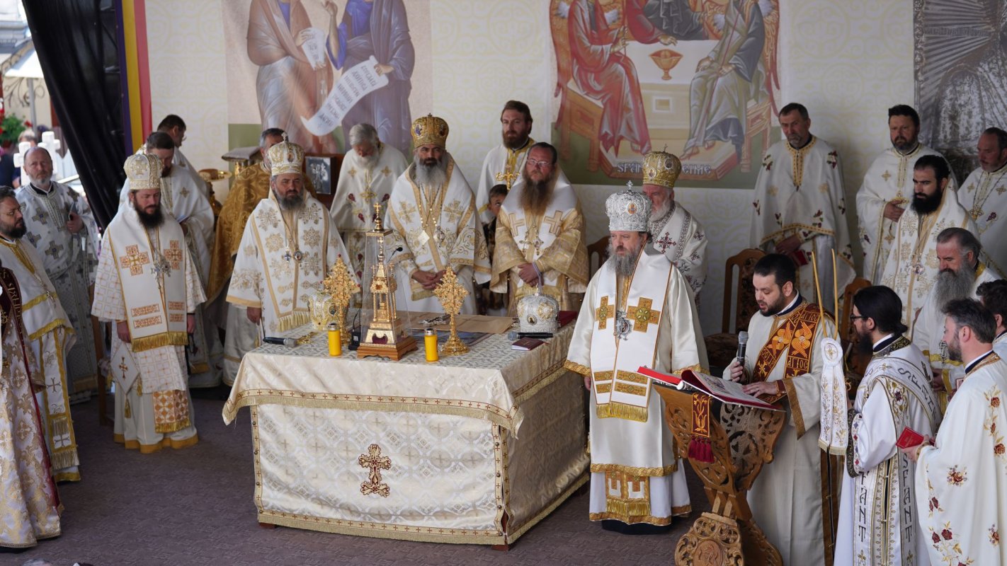 Biserica din Rădășeni a fost sfințită de șapte ierarhi 171874