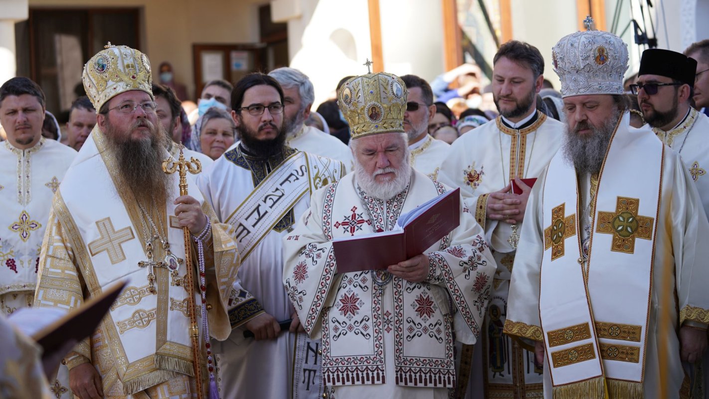 Biserica din Rădășeni a fost sfințită de șapte ierarhi 171876