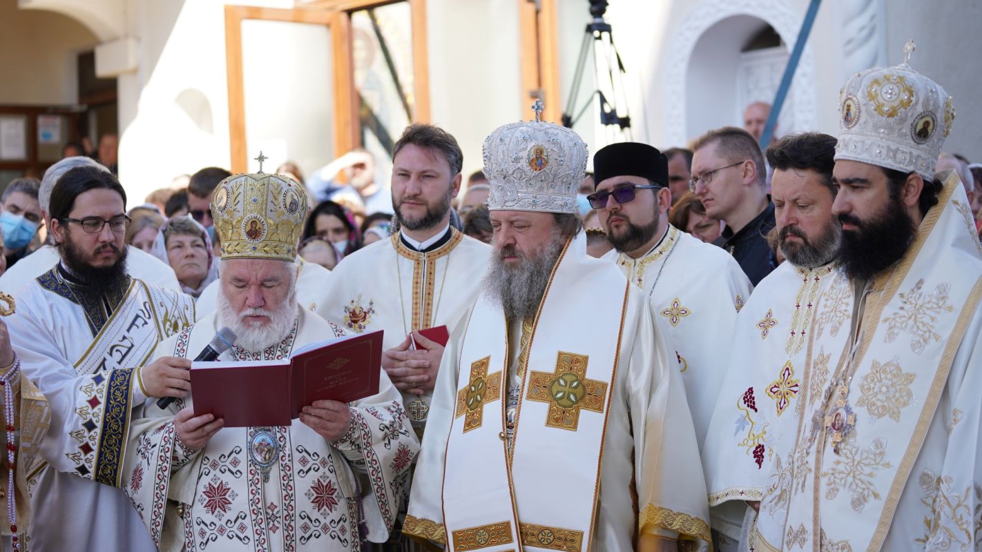 Biserica din Rădășeni a fost sfințită de șapte ierarhi 171877