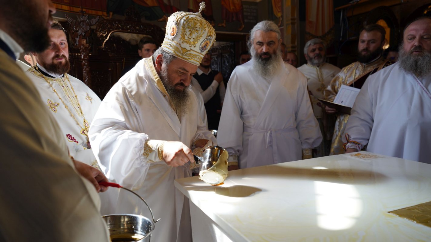 Biserica din Rădășeni a fost sfințită de șapte ierarhi 171887