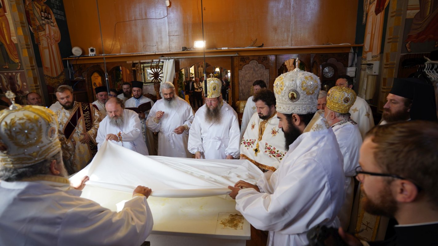 Biserica din Rădășeni a fost sfințită de șapte ierarhi 171890