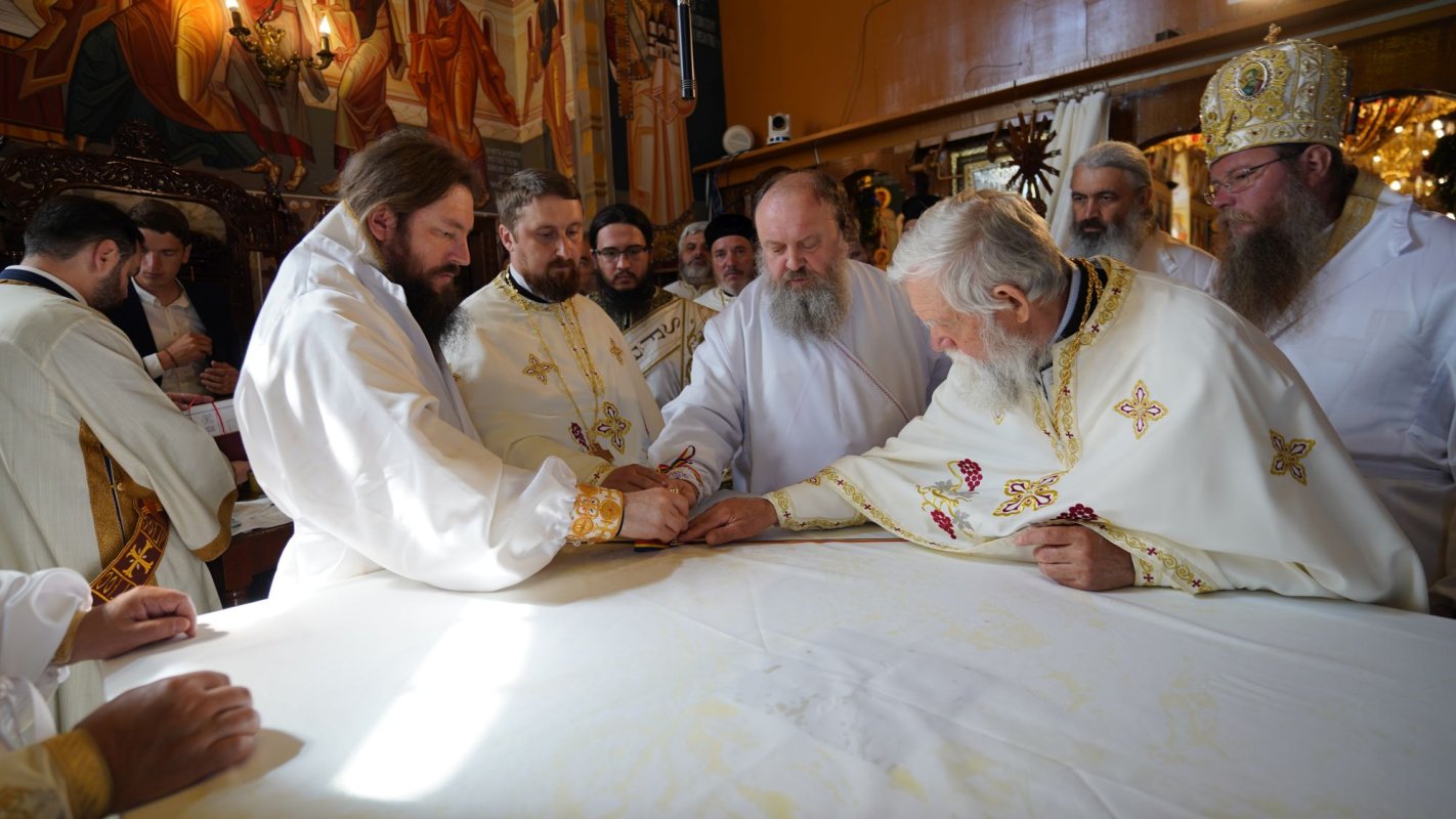 Biserica din Rădășeni a fost sfințită de șapte ierarhi 171891