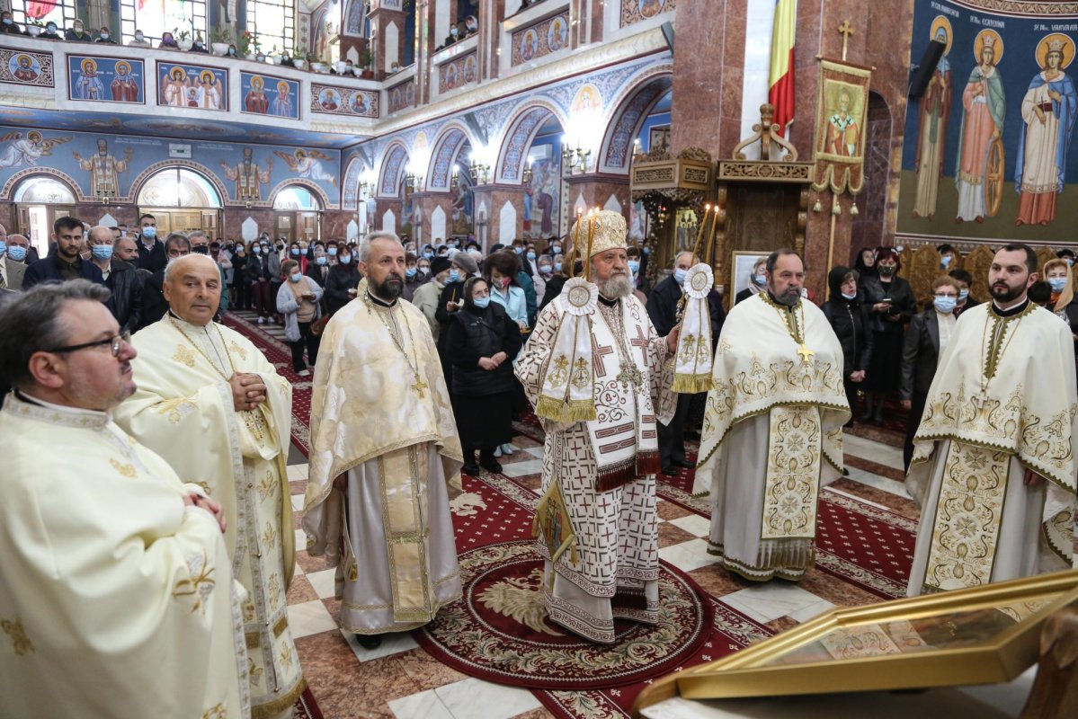 Hram la Biserica „Sfinţii Împăraţi Constantin şi Elena” din Braşov 171849