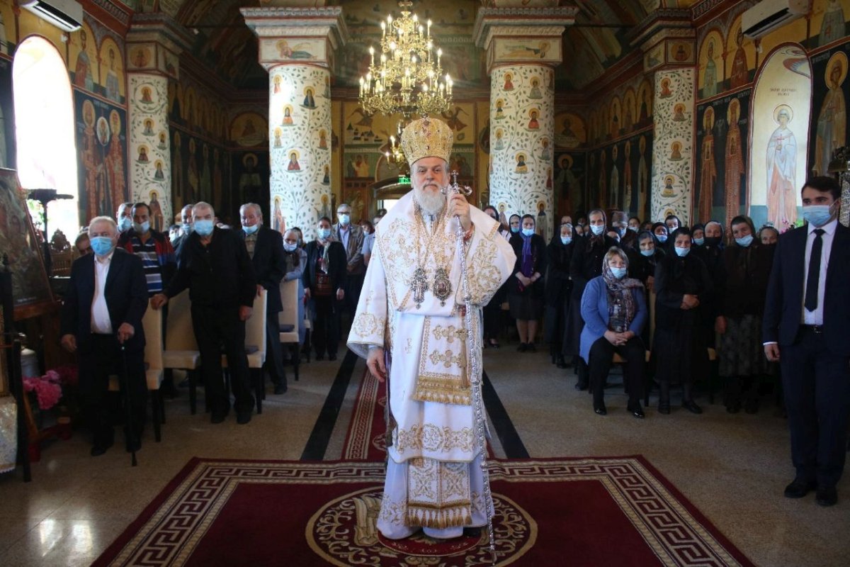 Slujire arhierească în parohia ialomiţeană Gârbovi 171962