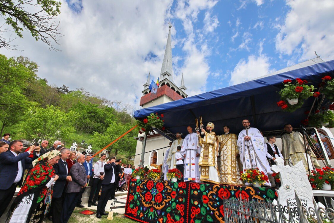Biserica din localitatea clujeană Micești a fost resfinţită 172065
