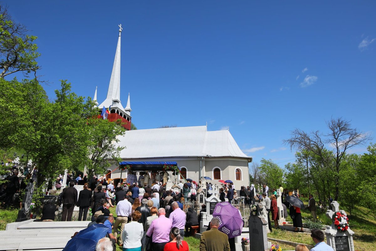 Biserica din localitatea clujeană Micești a fost resfinţită 172066