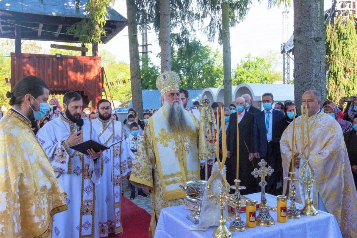 Târnosire de biserică  în Arhiepiscopia Râmnicului 172076