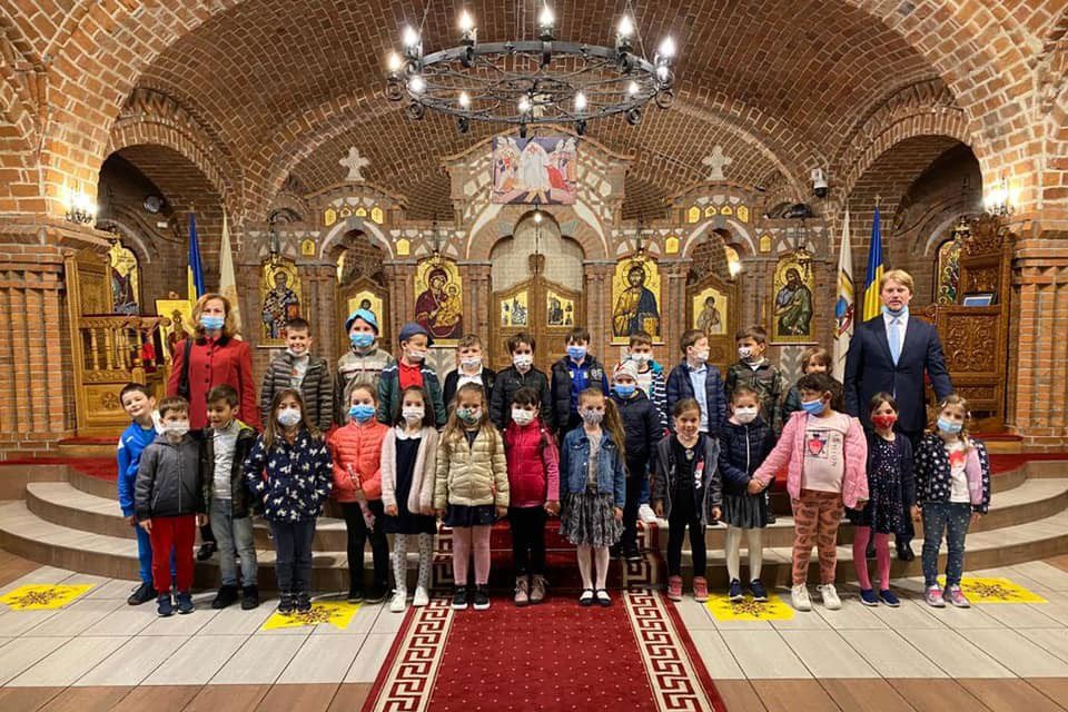 Oră de religie cu Episcopul Maramureşului şi Sătmarului 172301