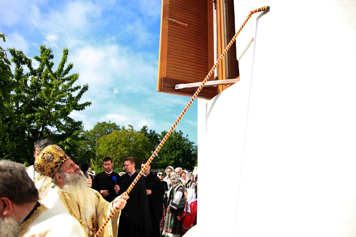 Ctitoria Patriarhului Teoctist din Victoria, Botoșani, a fost resfințită 172543