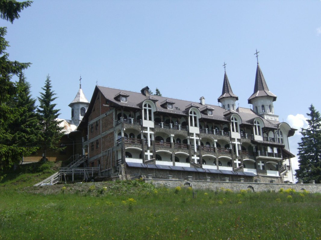 Mănăstirea Piatra Fântânele - o istorie împlinită 172383