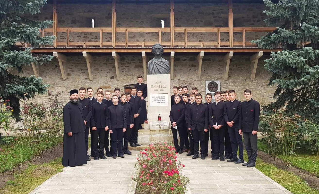 Învățându-i pe alții, învățăm și noi 172668