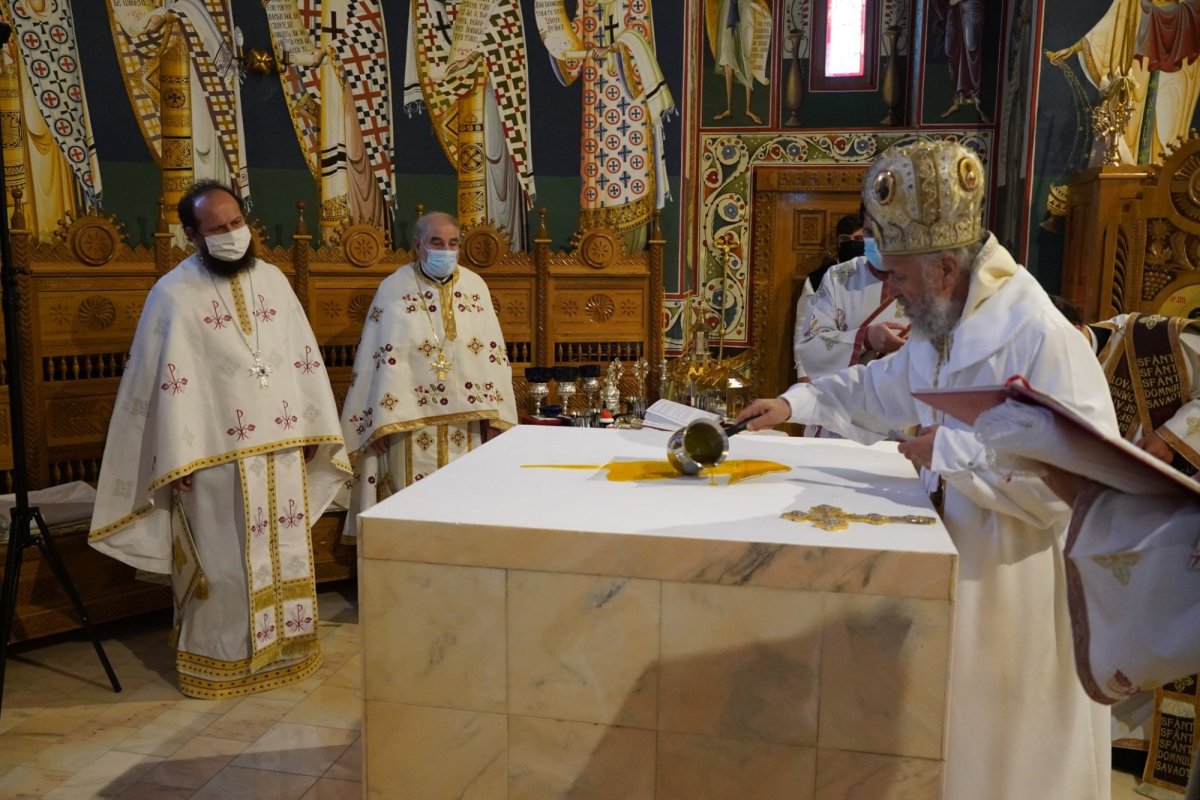 Veșmântul sfințeniei pentru biserica mare a mănăstirii gălățene Cudalbi 172657