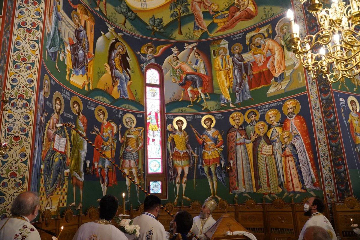 Veșmântul sfințeniei pentru biserica mare a mănăstirii gălățene Cudalbi 172658