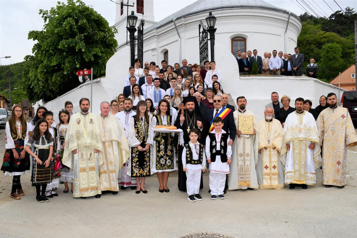 Vizite și slujiri arhierești în Eparhia Banatului de Munte 172720