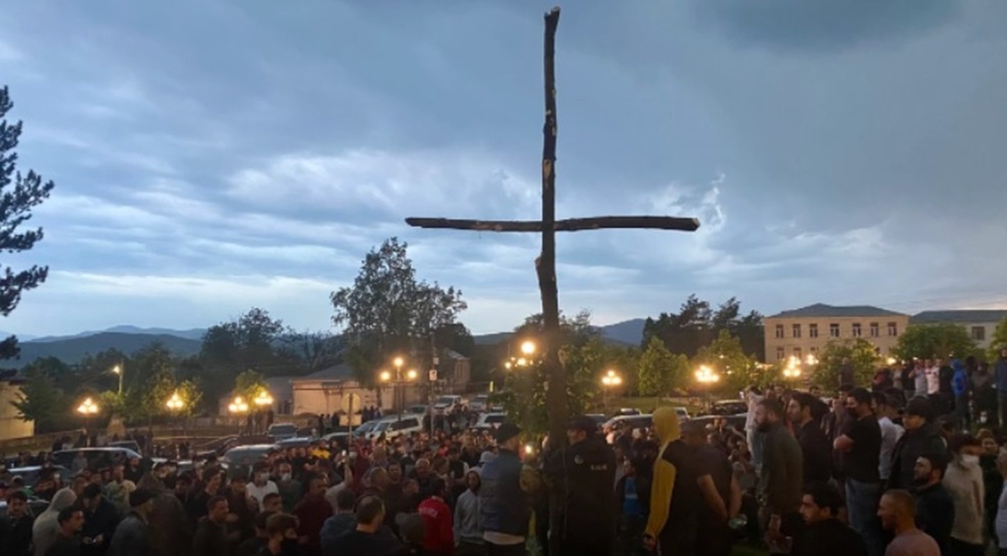 Clericii au reușit să-i convingă pe locuitorii din Dmanisi, Georgia, să pună capăt unui conflict interetnic 172866