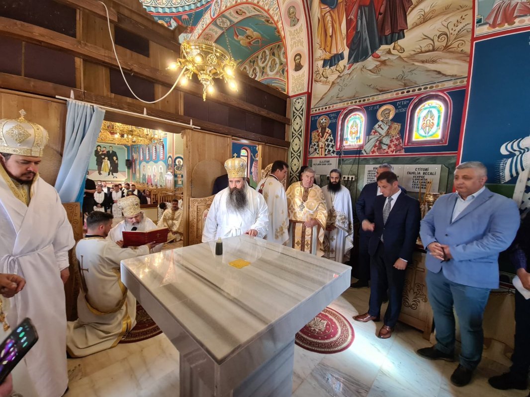 Binecuvântare şi bucurie la sfinţirea noii biserici din Parohia Lada, Protoieria Videle 173102