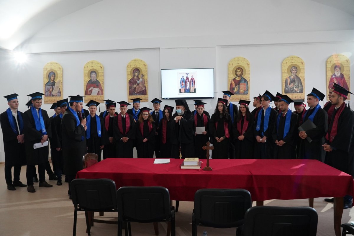Curs festiv al seminariștilor gălățeni 173054
