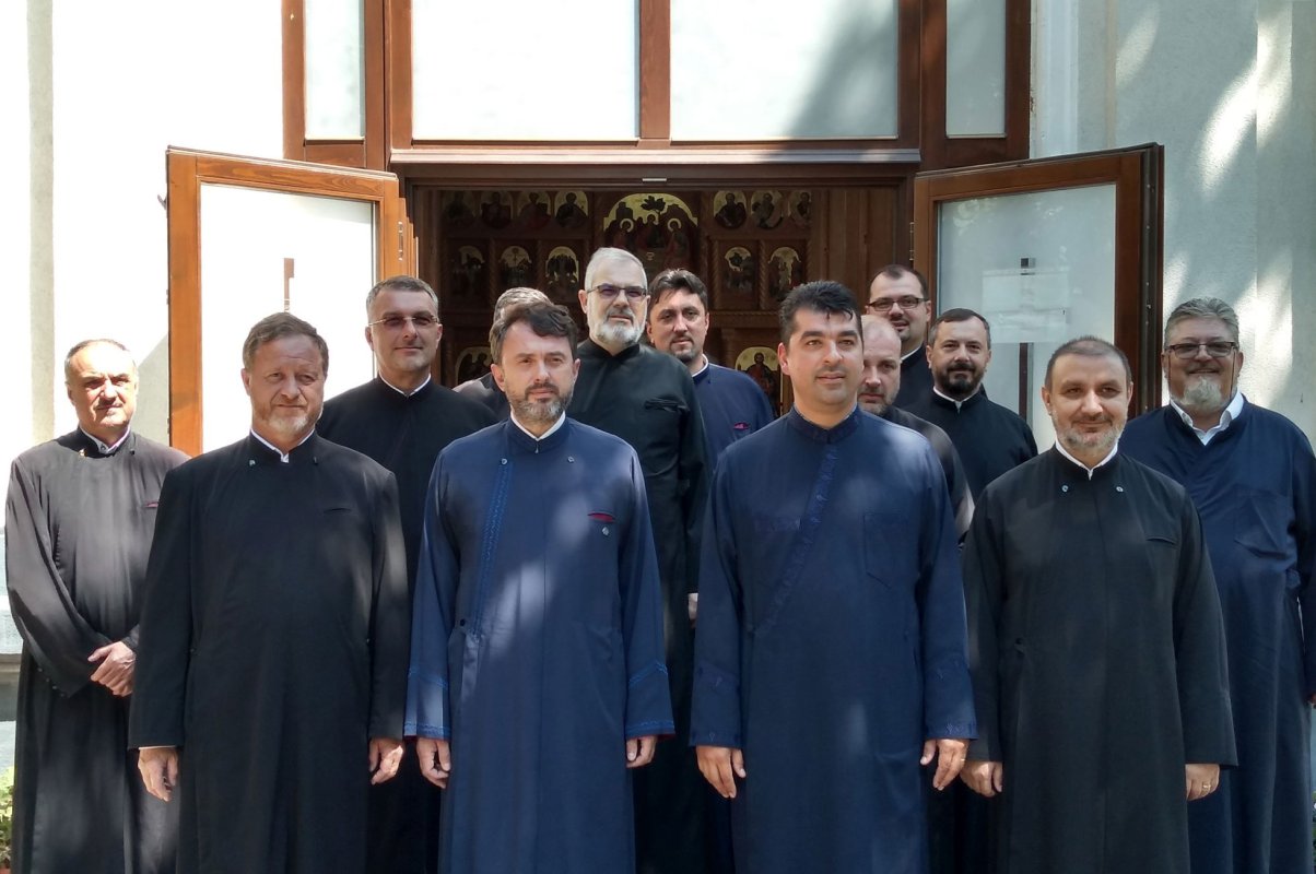 Întâlnire a preoţilor slujitori în cimitirele de stat din Capitală 173106