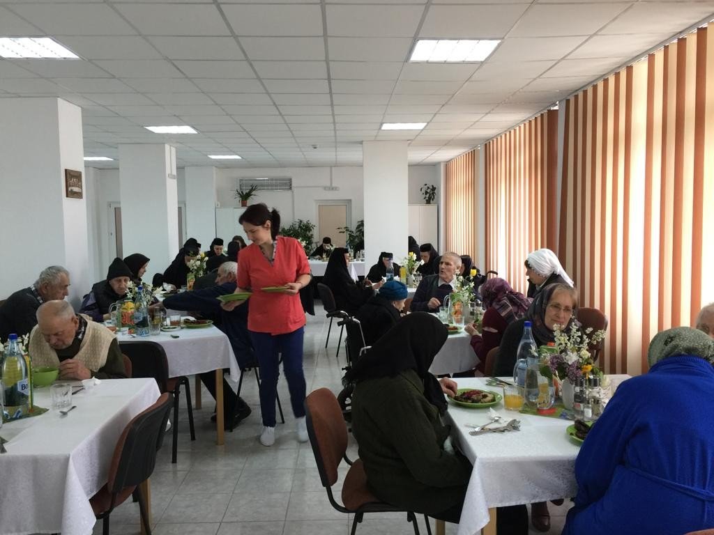 Centrul „Cuvioasa Nazaria” și bătrânii noștri cu priviri de Rai 173111