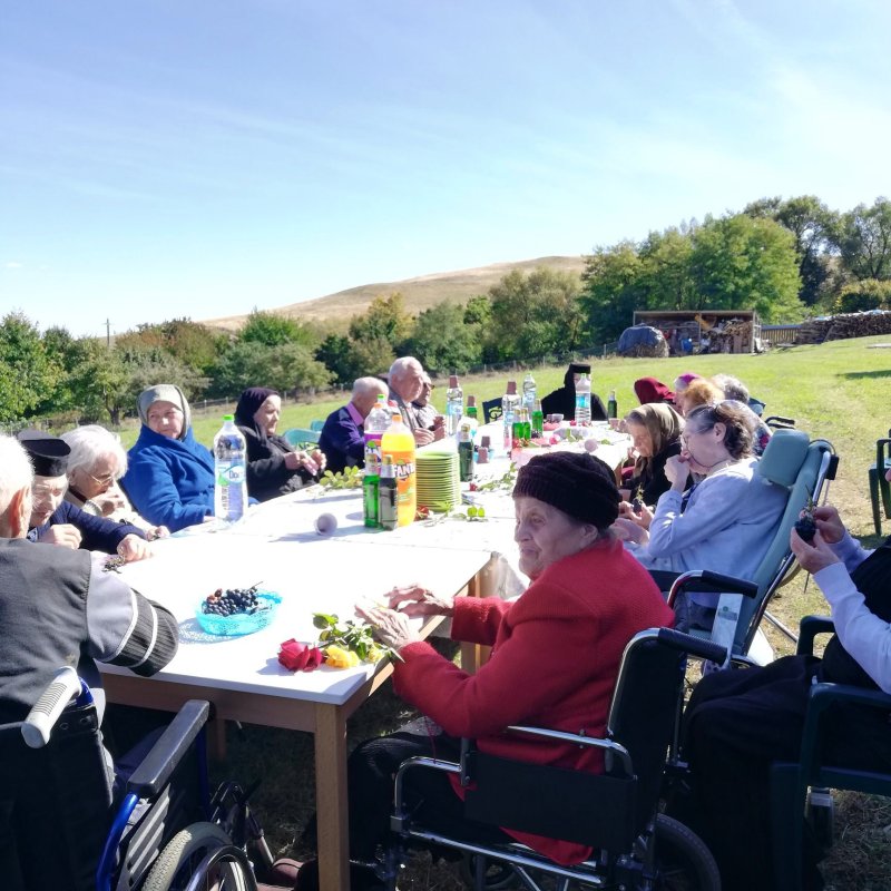 Centrul „Cuvioasa Nazaria” și bătrânii noștri cu priviri de Rai 173115