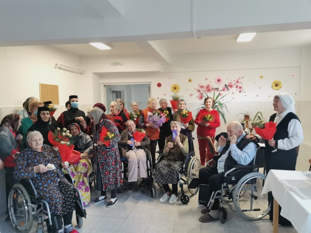 Centrul „Cuvioasa Nazaria” și bătrânii noștri cu priviri de Rai 173116