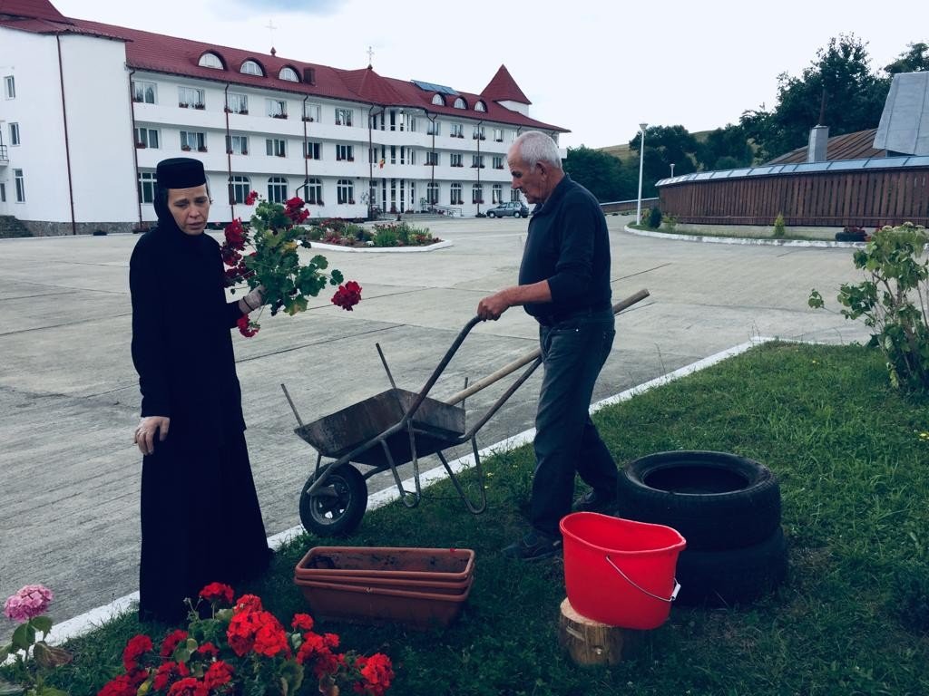 Centrul „Cuvioasa Nazaria” și bătrânii noștri cu priviri de Rai 173117