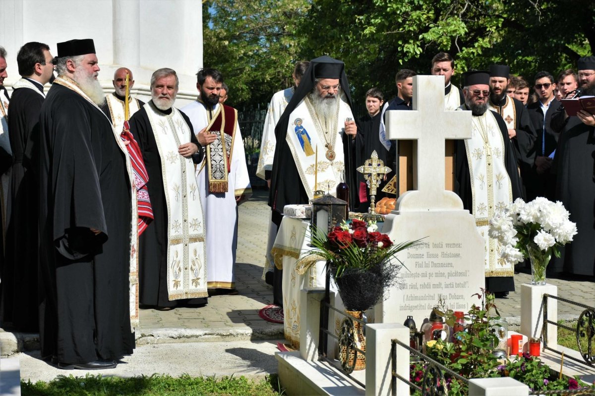 Simpozionul național „Părintele Mina Dobzeu, duhovnic și mărturisitor în comunism” 173154