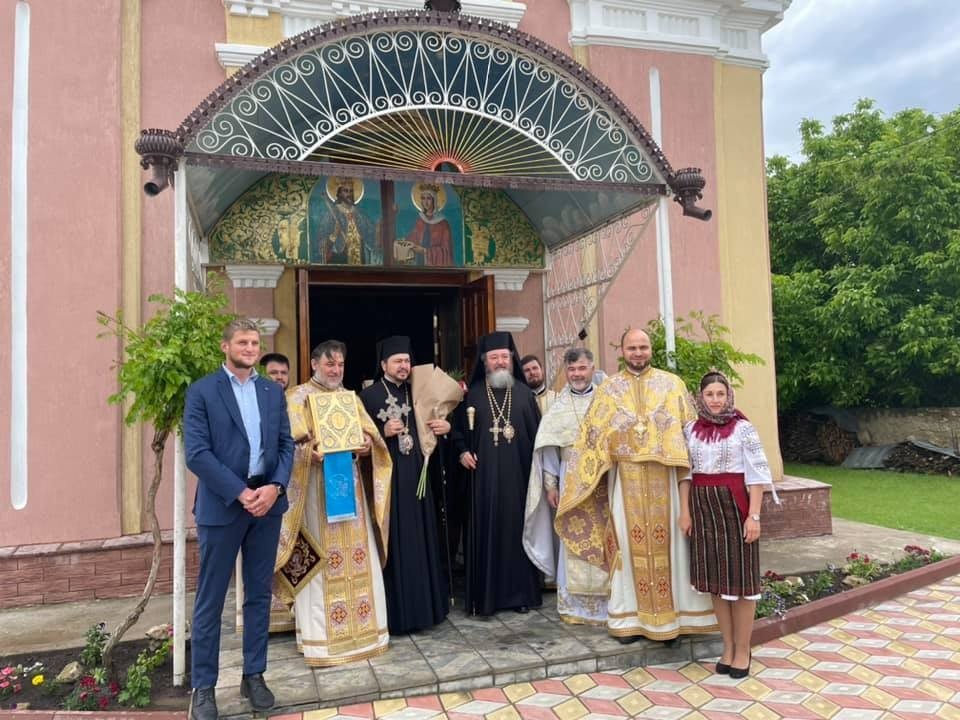 Doi ierarhi la hramul din localitatea Filipeni, Republica Moldova 173253