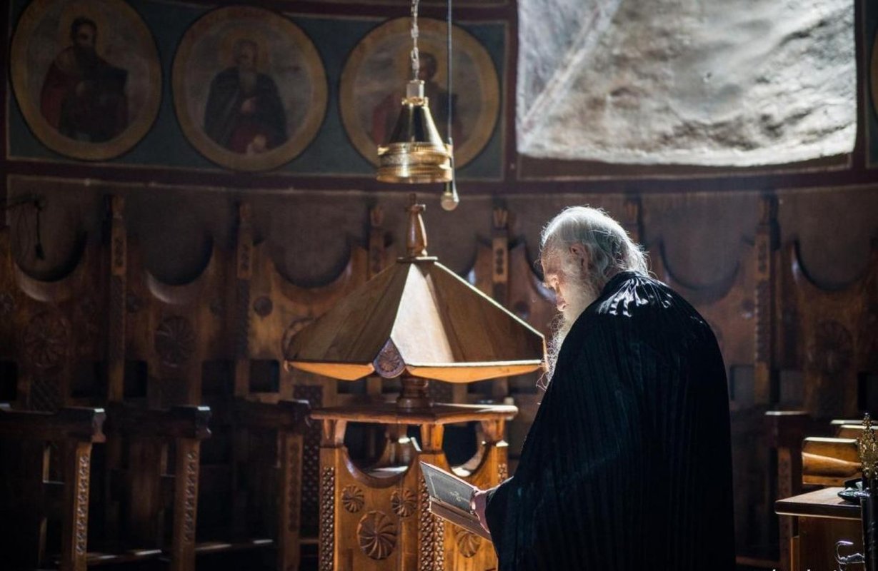 Neclintit ca un stâlp de piatră 173278