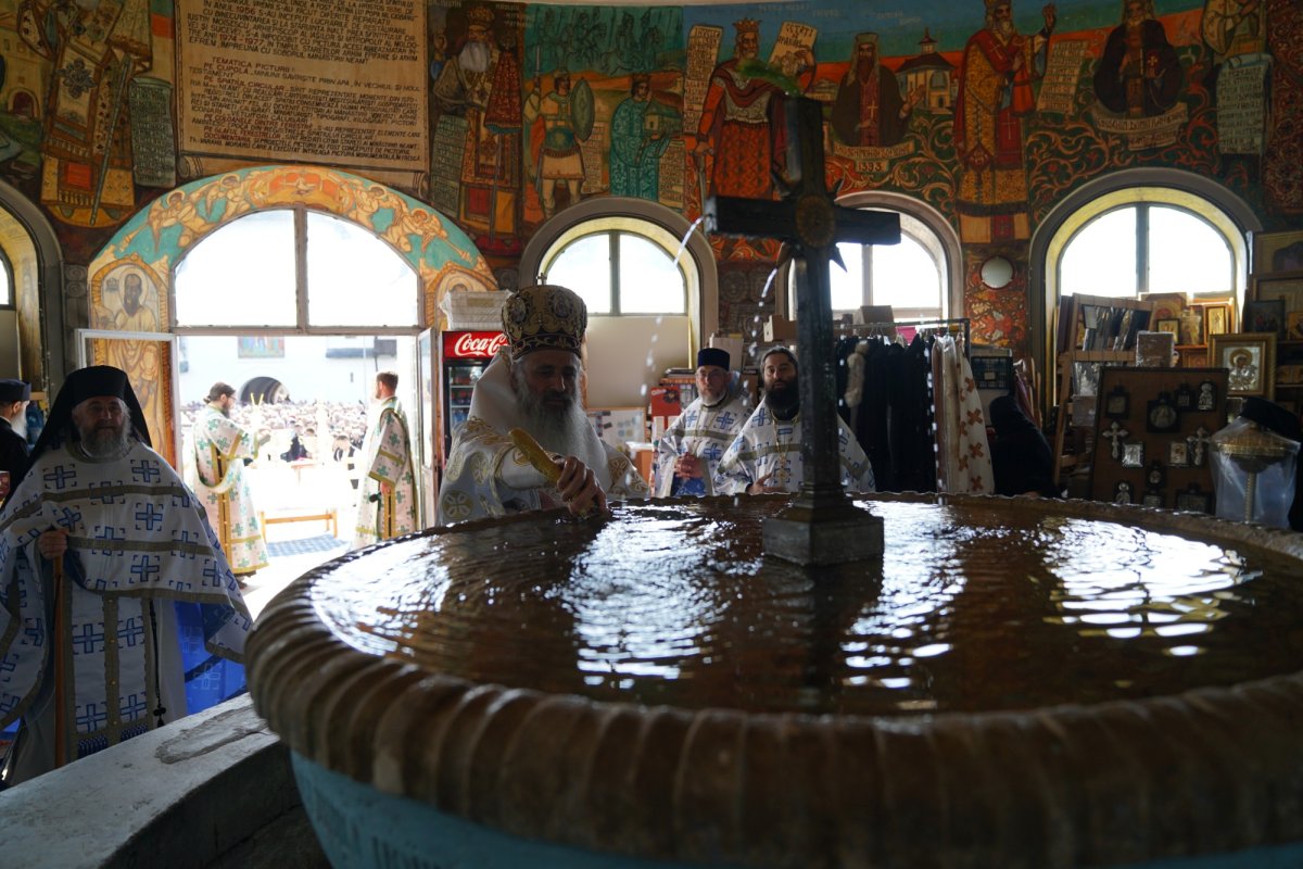 Hramul Mănăstirii Neamț 173437