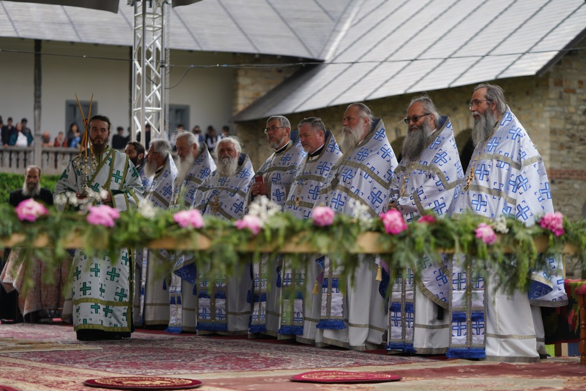 Hramul Mănăstirii Neamț 173457