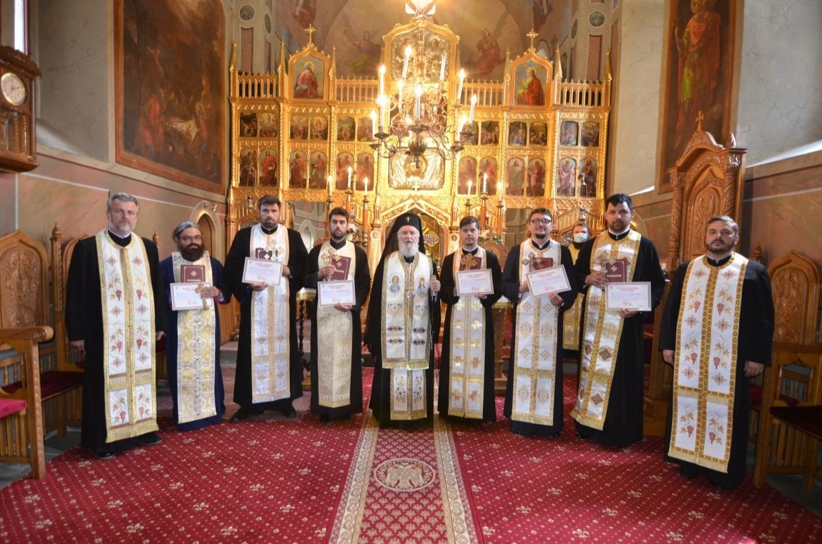 Vizite pastorale şi hirotesii în Arhiepiscopia Târgoviştei 173322