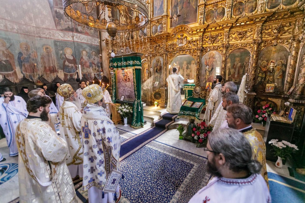 Maica Siluana Vlad a fost înmormântată la Mănăstirea Frumoasa  173666