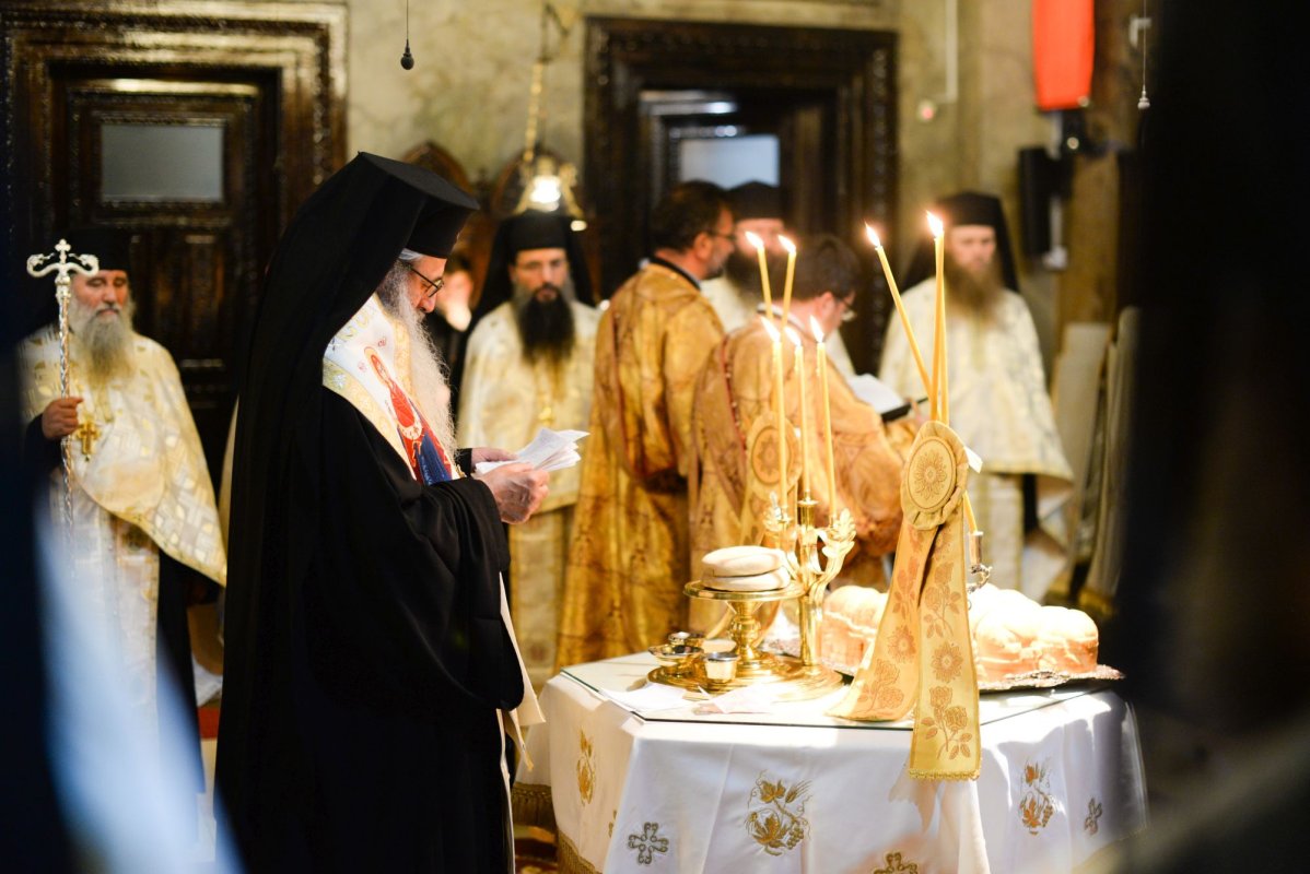 Slujbă de priveghere în cinstea Sfintei Cuvioase Parascheva la Catedrala Mitropolitană din Iași 173747