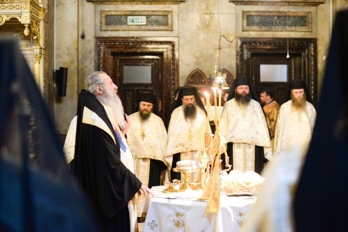 Slujbă de priveghere în cinstea Sfintei Cuvioase Parascheva la Catedrala Mitropolitană din Iași 173750