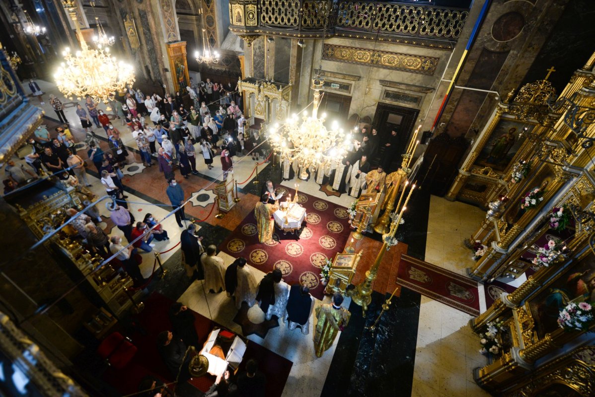 Slujbă de priveghere în cinstea Sfintei Cuvioase Parascheva la Catedrala Mitropolitană din Iași 173754