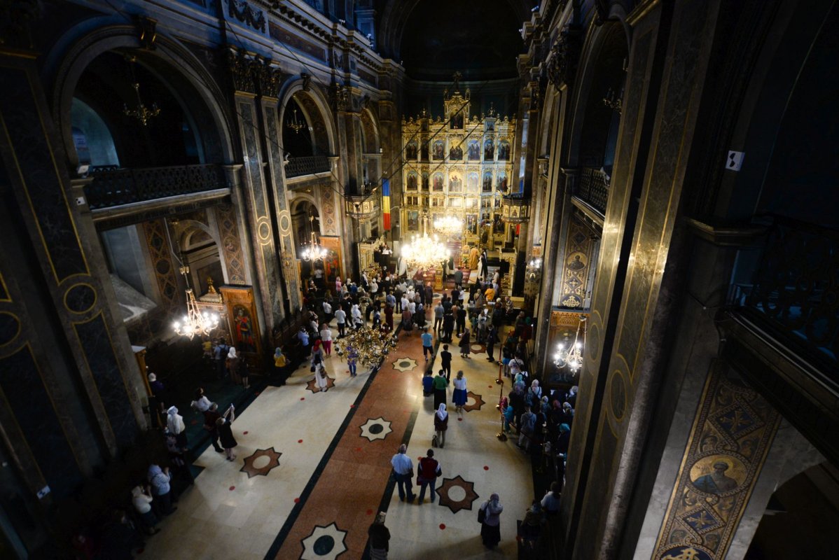 Slujbă de priveghere în cinstea Sfintei Cuvioase Parascheva la Catedrala Mitropolitană din Iași 173756