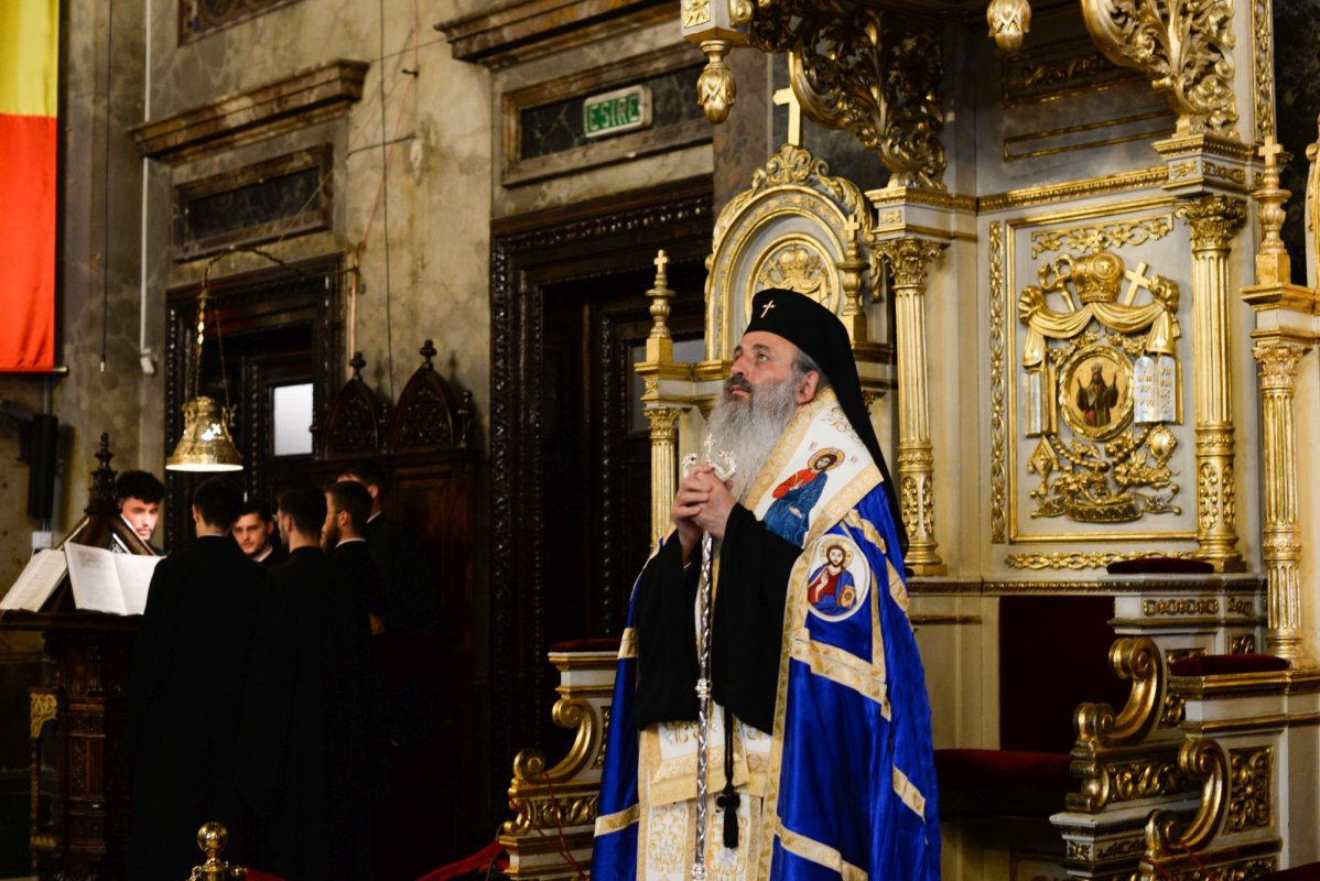 Slujbă de priveghere în cinstea Sfintei Cuvioase Parascheva la Catedrala Mitropolitană din Iași 173768
