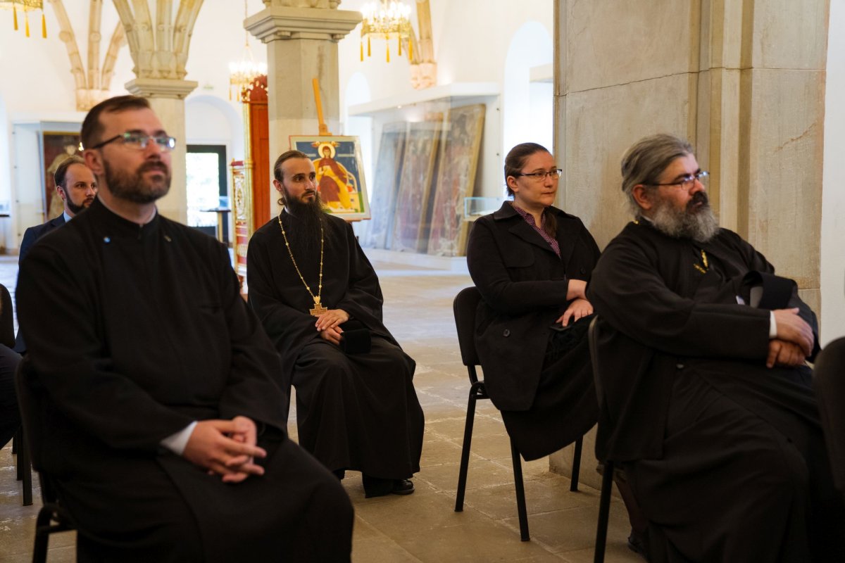 Manifestări culturale la Iași cu prilejul împlinirii a 380 de ani de la aducerea moaştelor Sfintei Cuvioase Parascheva 173722