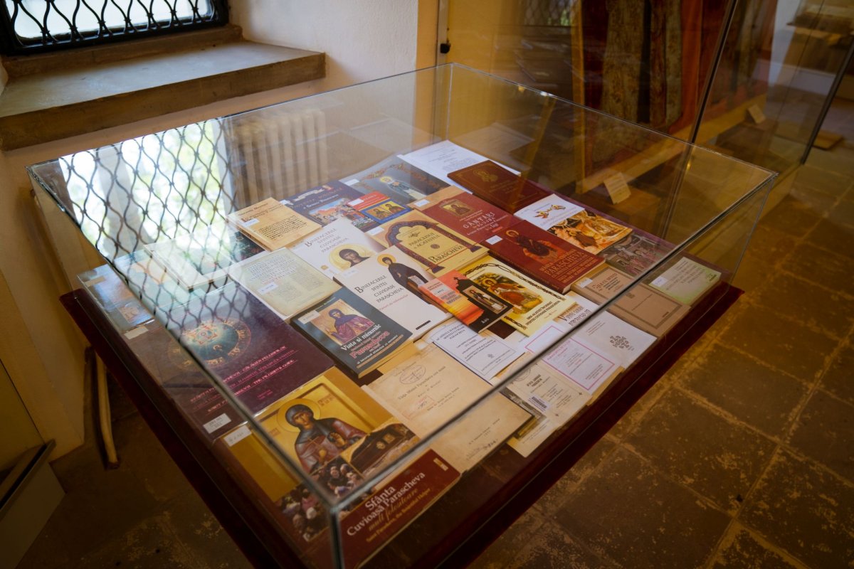 Manifestări culturale la Iași cu prilejul împlinirii a 380 de ani de la aducerea moaştelor Sfintei Cuvioase Parascheva 173733