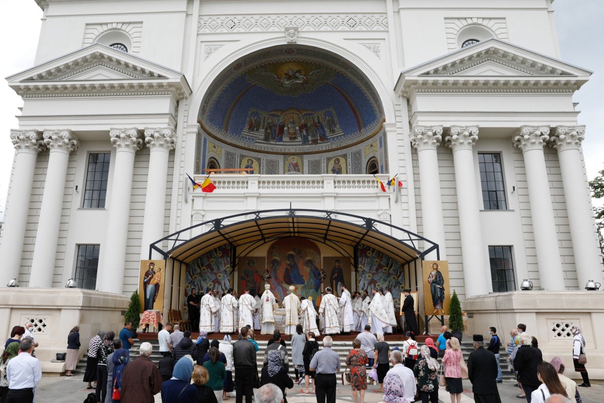 380 de ani de la aducerea la Iaşi a moaştelor Sfintei Cuvioase Parascheva 173924