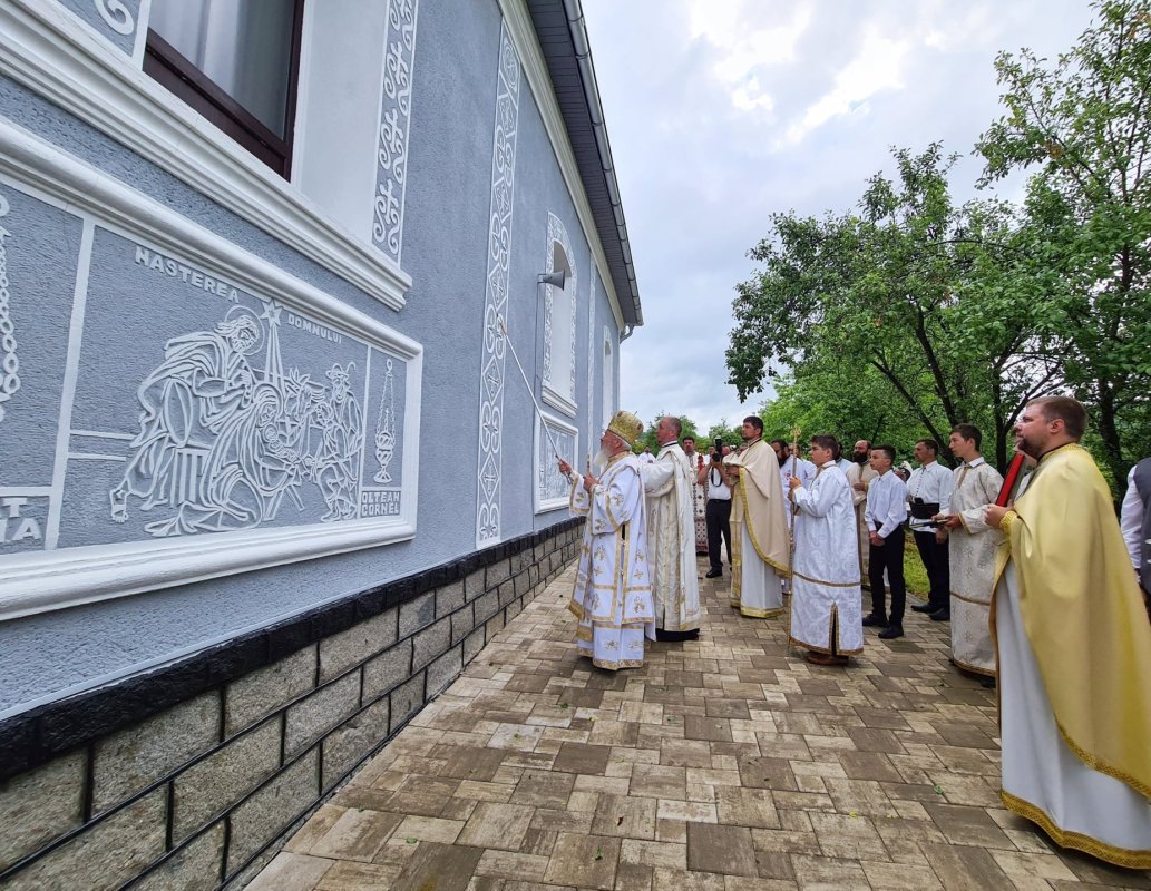 Biserica din Negreni-Huedin a fost resfințită  174039