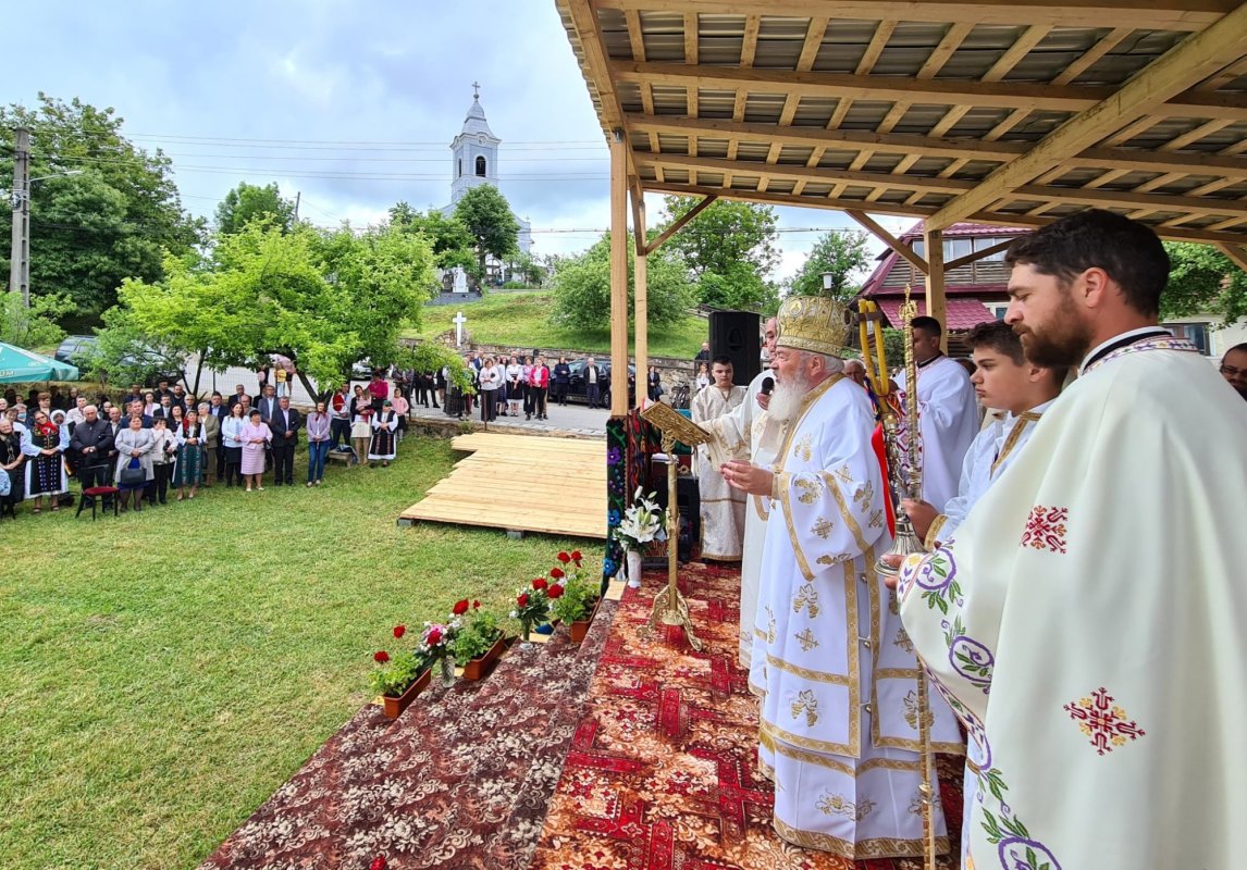 Biserica din Negreni-Huedin a fost resfințită  174040