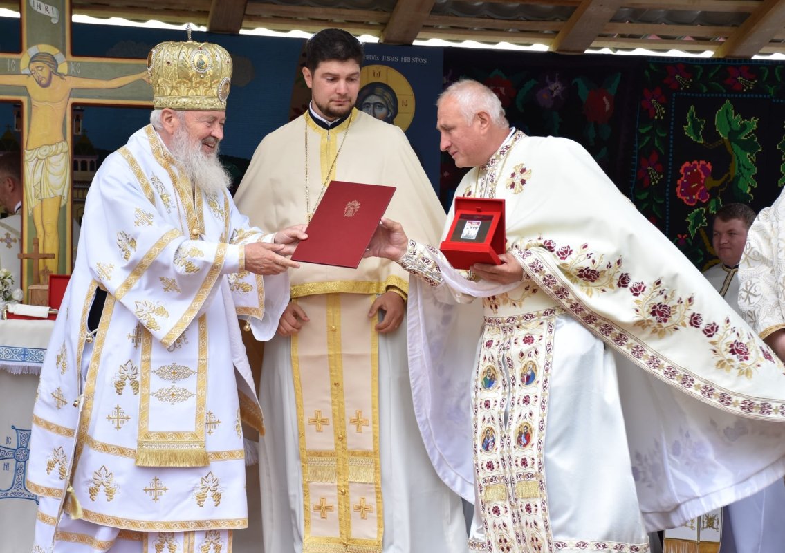 Biserica din Negreni-Huedin a fost resfințită  174041