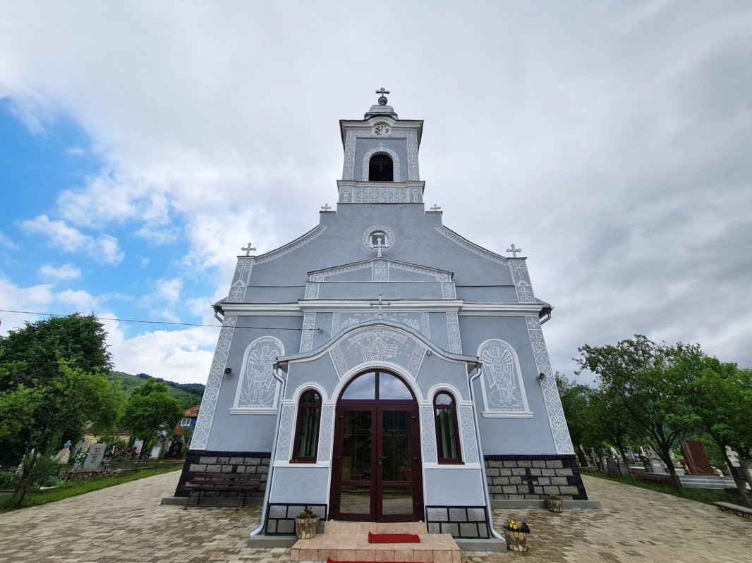 Biserica din Negreni-Huedin a fost resfințită  174042